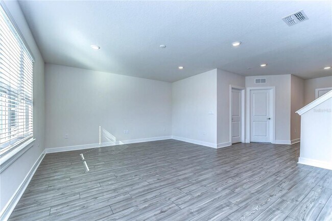 Building Photo - 30600 Thunderbird Dr
