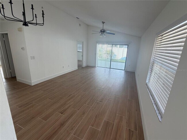 Building Photo - 4352 Sandhurst Dr