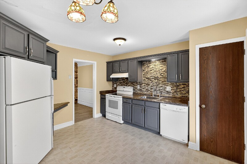 Building Photo - 5403 Doral Dr