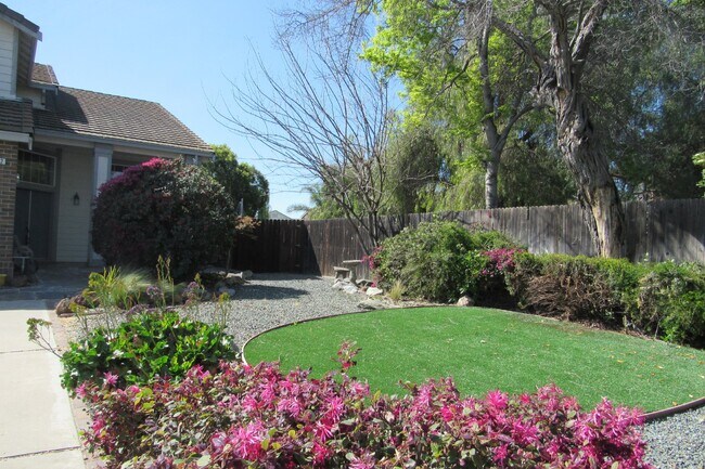 Building Photo - Beautiful 4 Bed/3 Bath Tracy Home with Pool and Fresh Paint