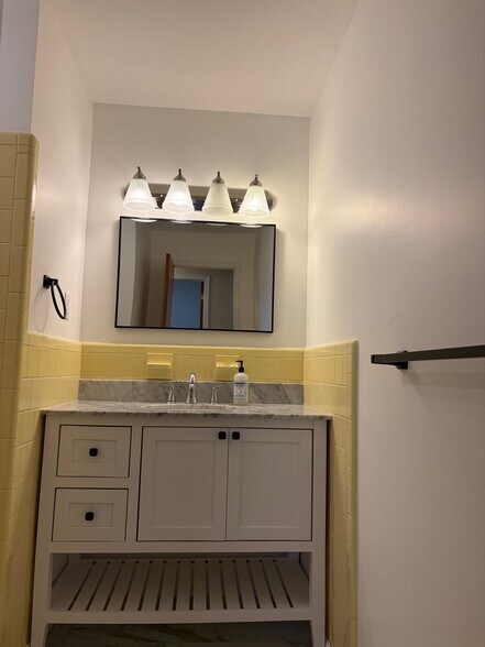 Building Photo - 9150 Gregory Dr