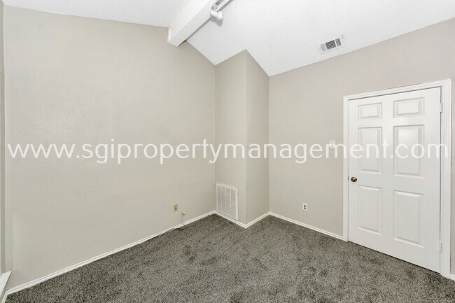 Building Photo - 2101 Count Fleet Dr