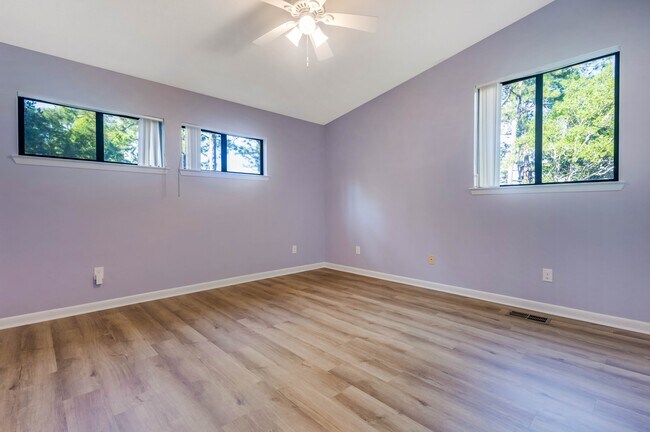 Building Photo - 150 Kelly Ln