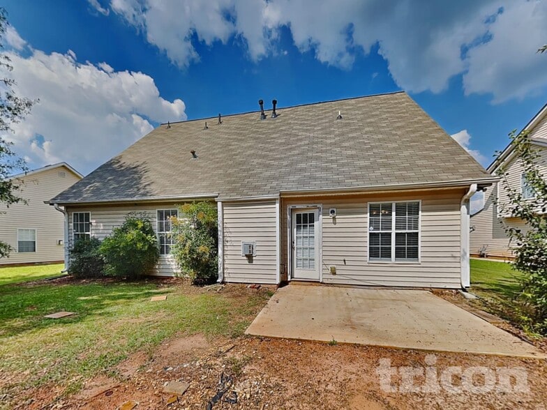 Building Photo - 5702 Colonnade Dr