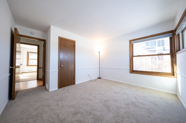 Building Photo - 5209 W 61st St