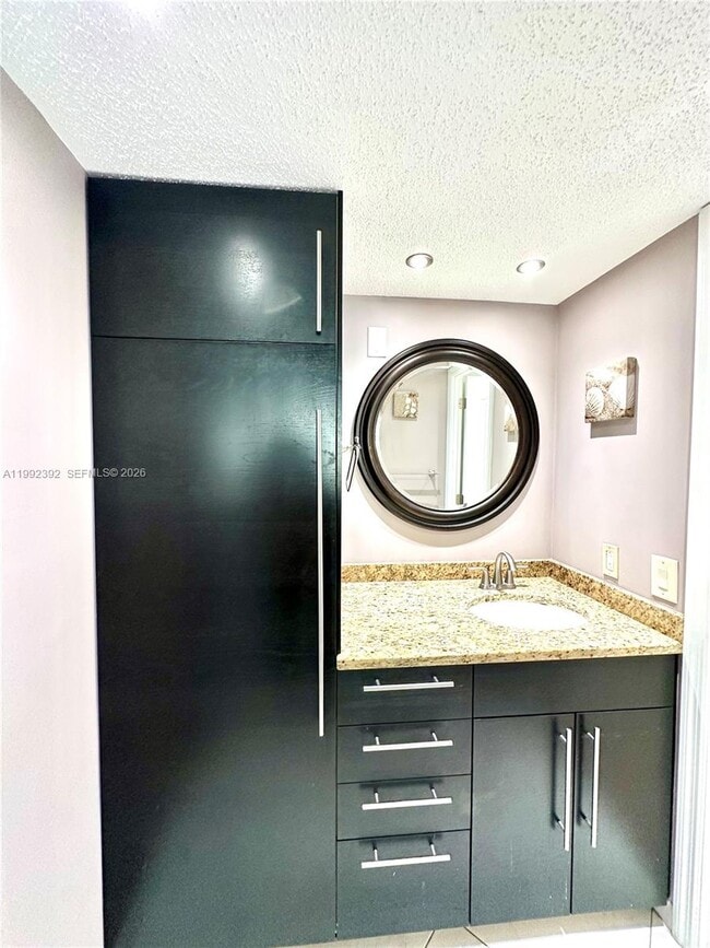 Building Photo - 1904 S Ocean Dr