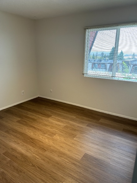 Building Photo - 300 14th Ave S