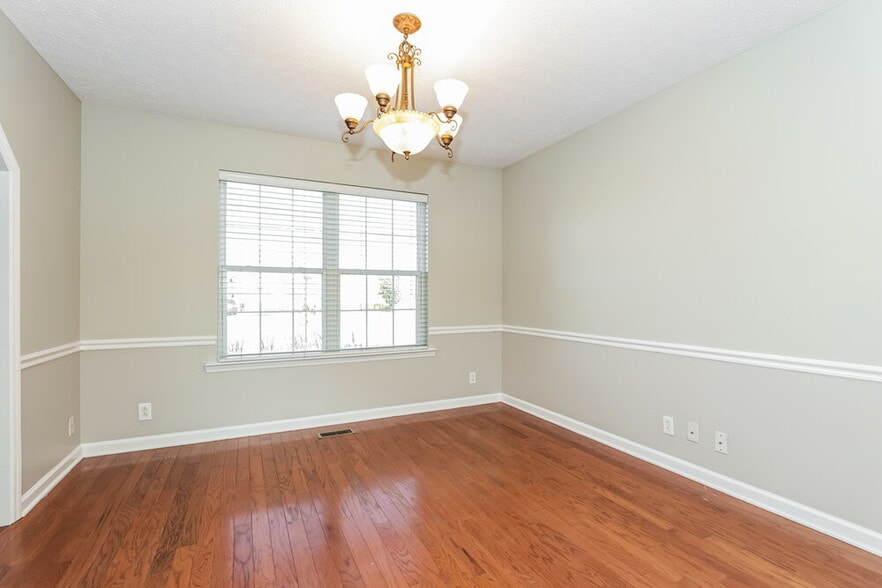 Building Photo - 2411 Amber Glen Dr