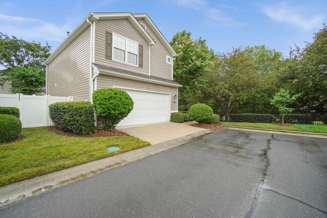 Building Photo - Located in Highland Creek