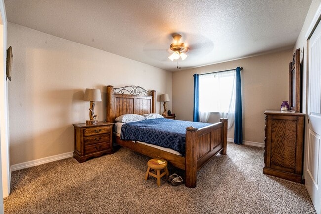 Building Photo - Beautiful 3 Bedroom, 2 Bathroom Ranch – Available Early April!