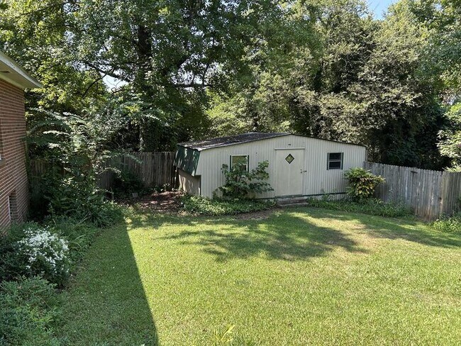 Building Photo - 317 Clarendon Dr