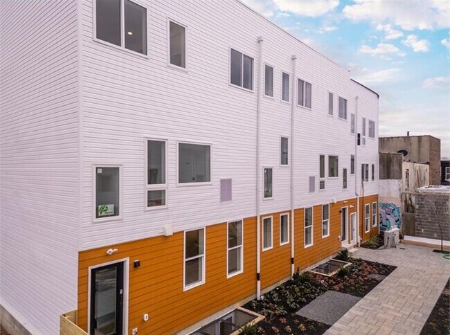 Building Photo - 2721 N Howard St