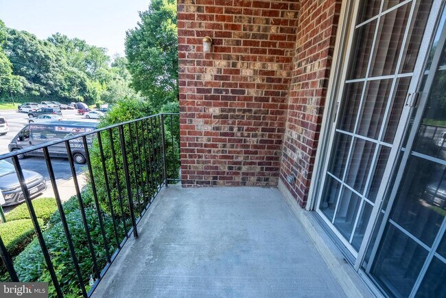 Building Photo - 1533 Colonial Dr