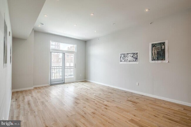 Building Photo - 412 S 13th St