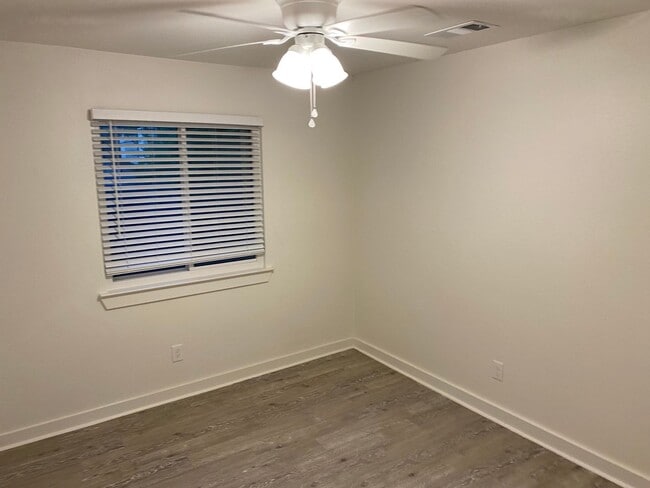 Building Photo - Samuelson Properties 3 (2408 Burleson Ct)