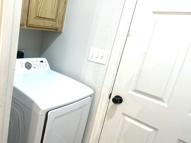 Building Photo - 505 S 1st St