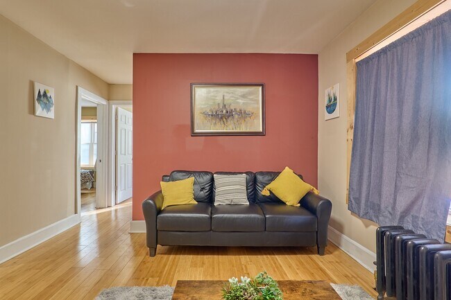 Building Photo - 198 Court St