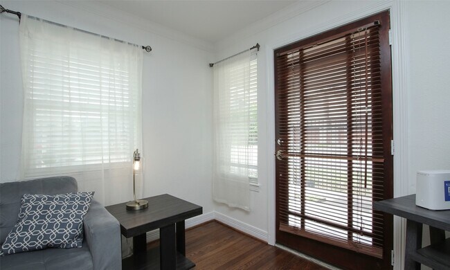 Building Photo - 4331 Marina St