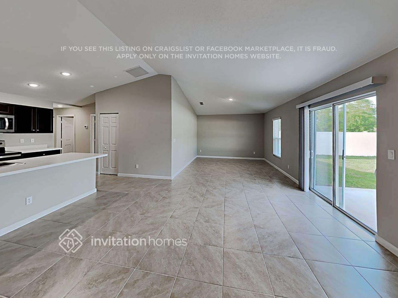 Building Photo - 453 SW Leona Dr
