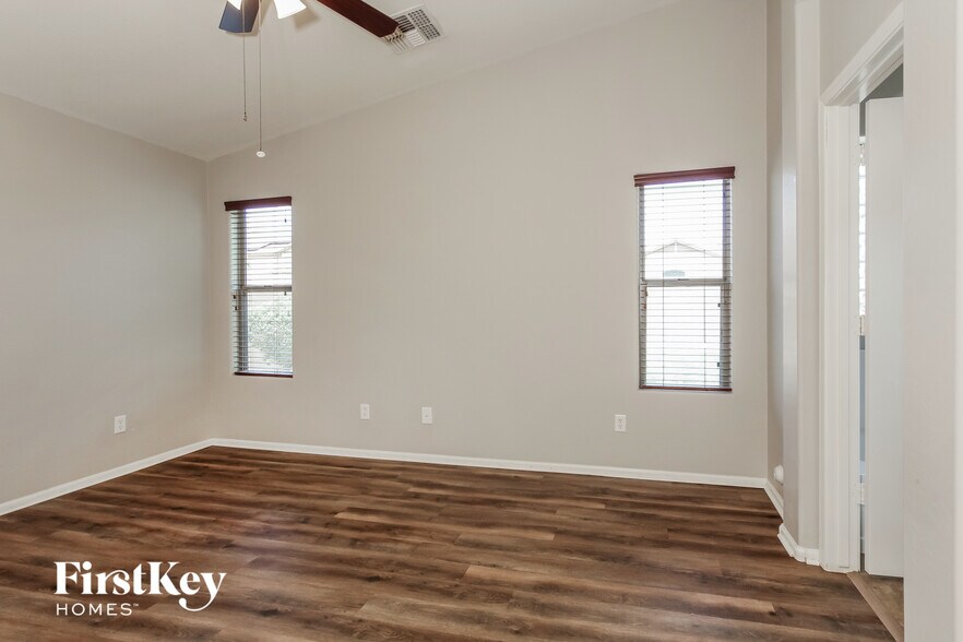 Building Photo - 1222 W Jersey Way