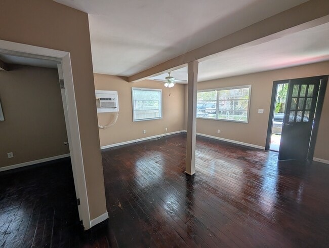 Building Photo - 407 Engman St