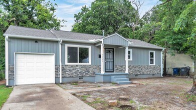 Building Photo - Step into this beautifully updated, move-i...