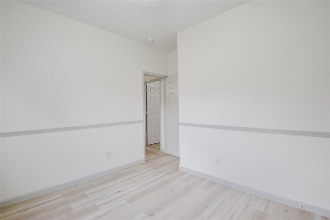 Building Photo - 6627 Stonecross Creek Ln