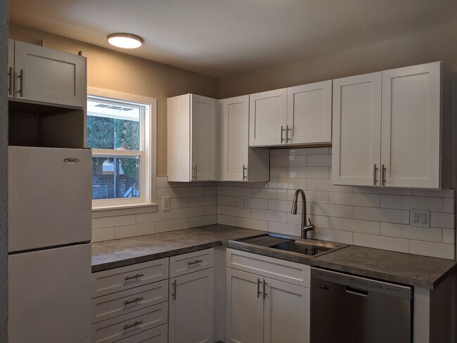 Building Photo - 121/123 N. Garrison Road