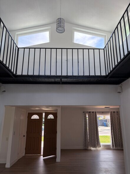 Building Photo - 1315 Ameluxen Ave