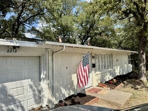 Building Photo - 2212 Sturges Dr