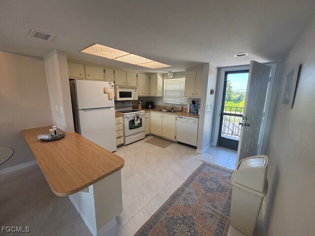 Building Photo - 16007 Davis Rd