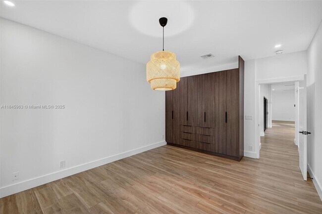 Building Photo - 1511 SW 30th Pl