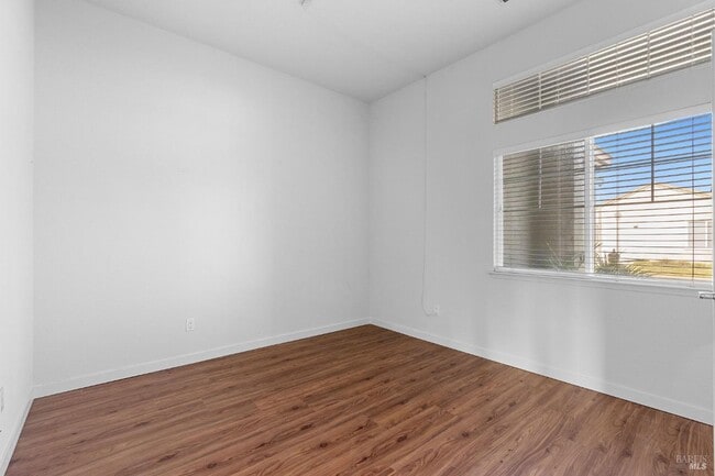 Building Photo - 139 Cedar Ridge Dr