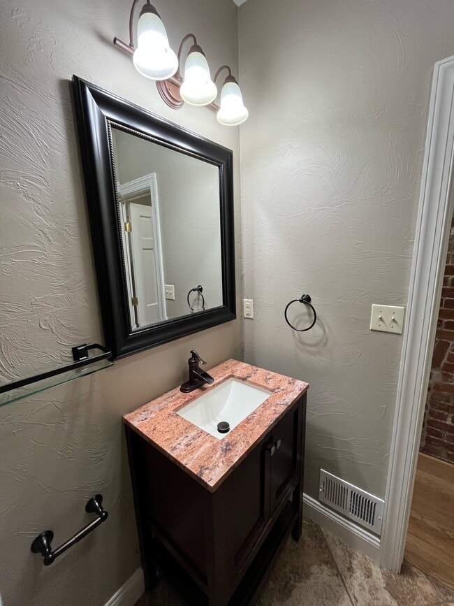 Building Photo - 185 Lodi Way