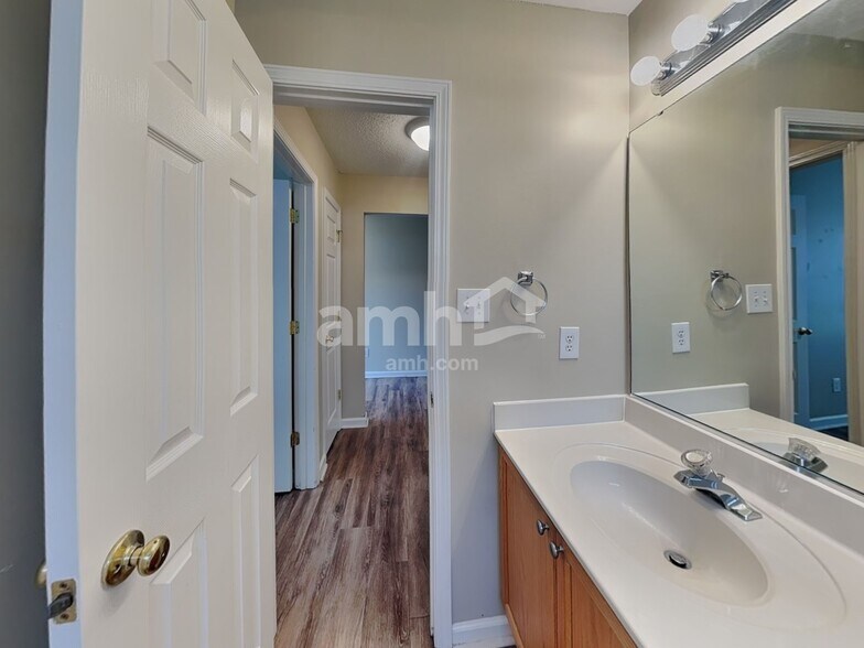 Building Photo - 4832 Asherton Pl NW
