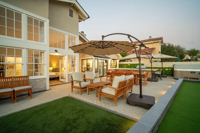 Building Photo - Experience Coastal Living at Its Finest in...