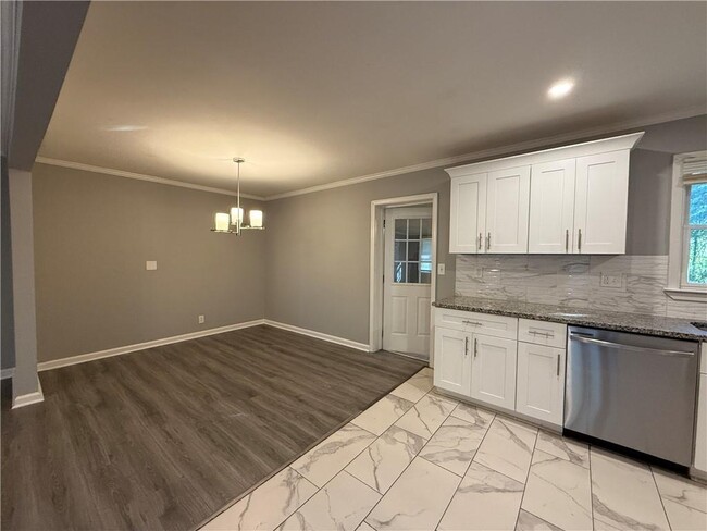 Building Photo - 1576 Carolyn Dr SW