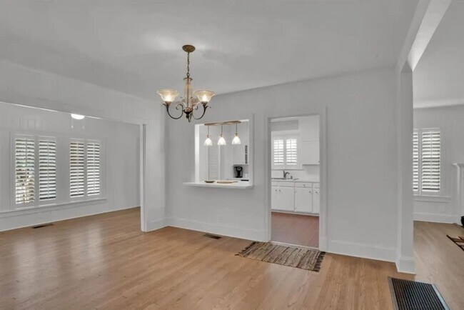 Building Photo - Albany Avenue