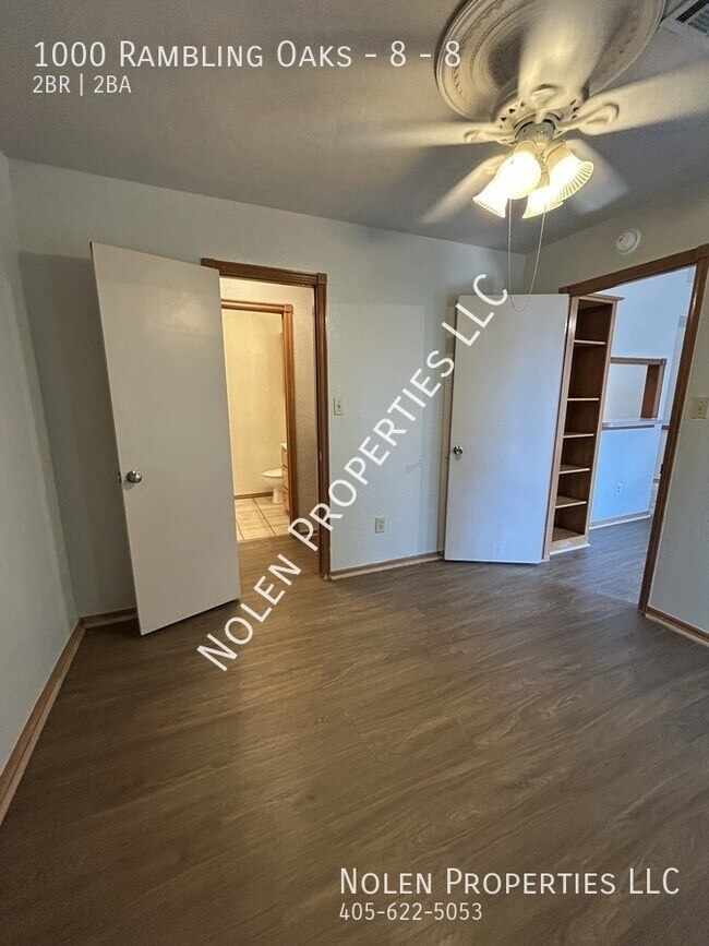 Building Photo - 1000 Rambling Oaks Dr
