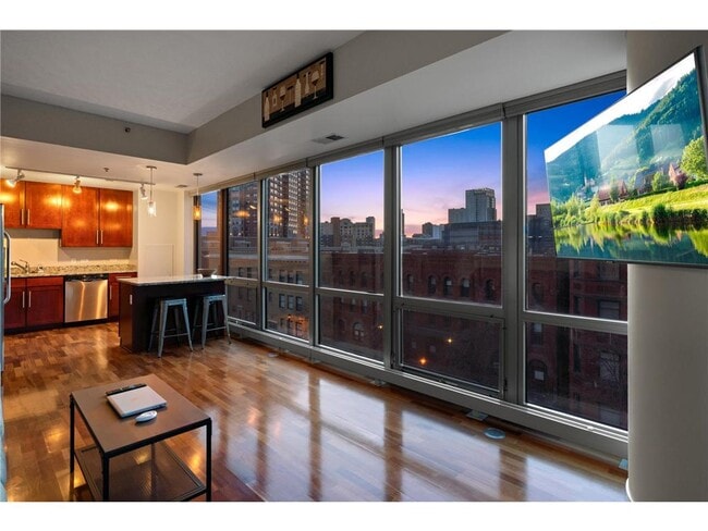 Building Photo - 929 Portland Ave