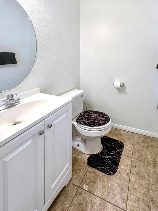 Building Photo - Welcome to your new home in North Las Vega...