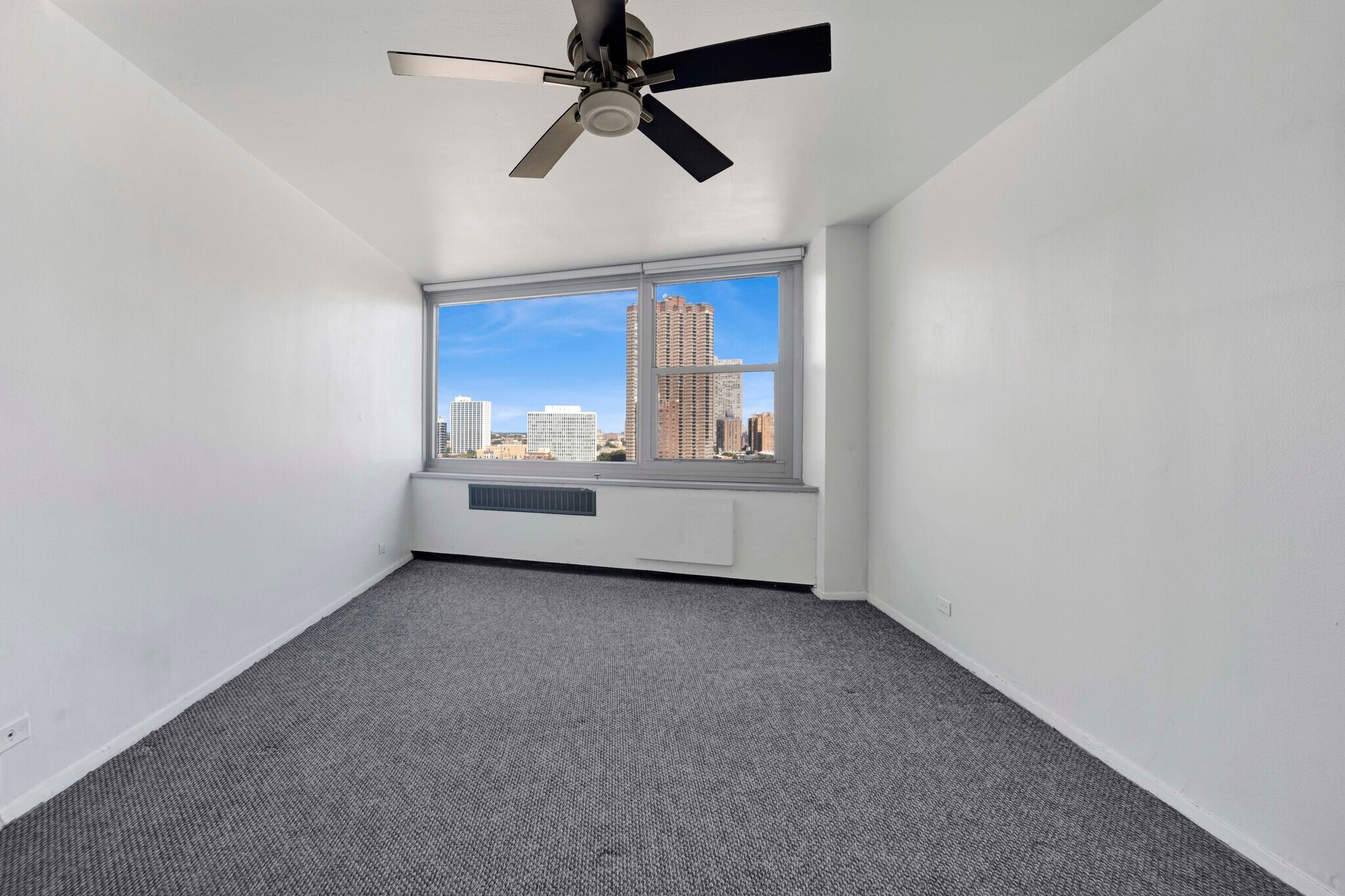Building Photo - 555 W Cornelia Ave