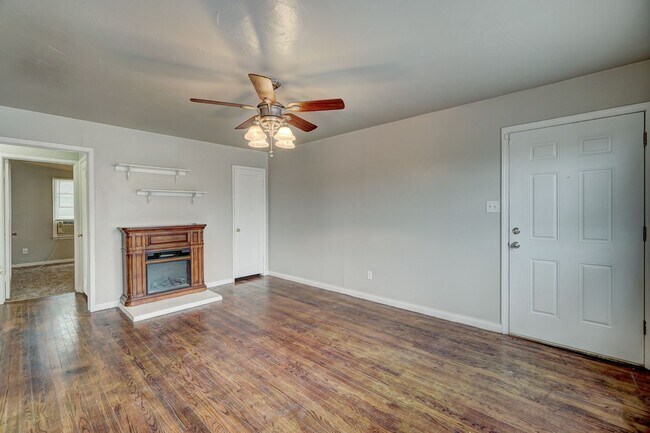 Building Photo - 2 Bed 1 Bath Duplex in MWC