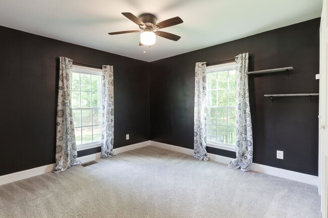Building Photo - Updated 3bd/2ba Ranch Blocks From Downtown...
