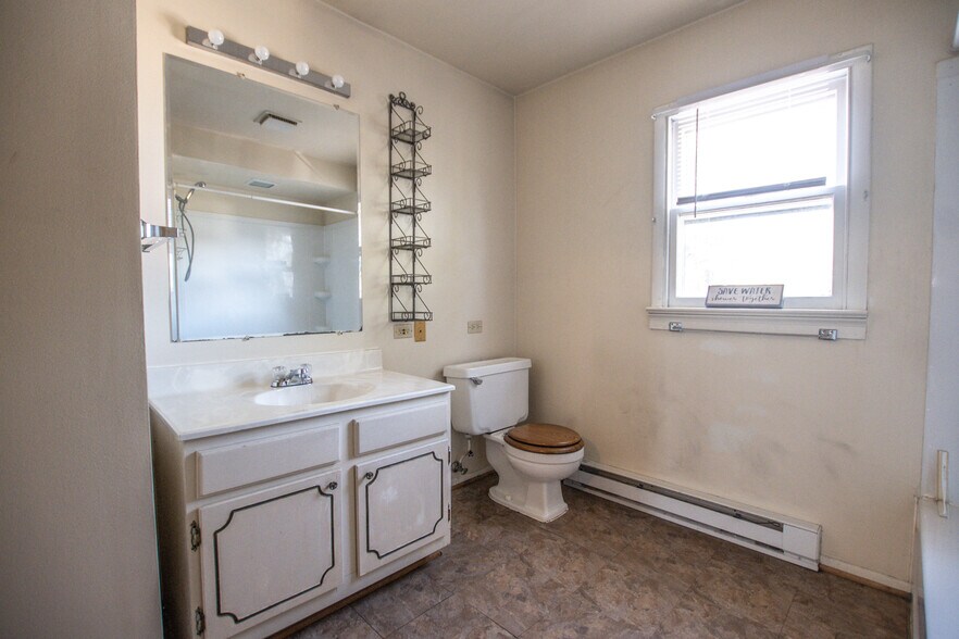 UNIT B BATHROOM - 813 N Market St