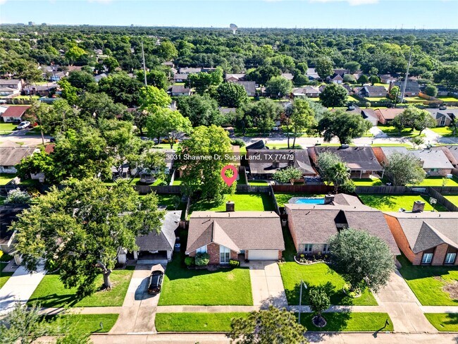 Building Photo - 3031 Shawnee Dr