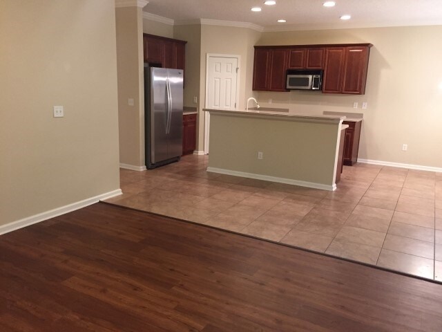 Building Photo - 6285 Pendragon Pl