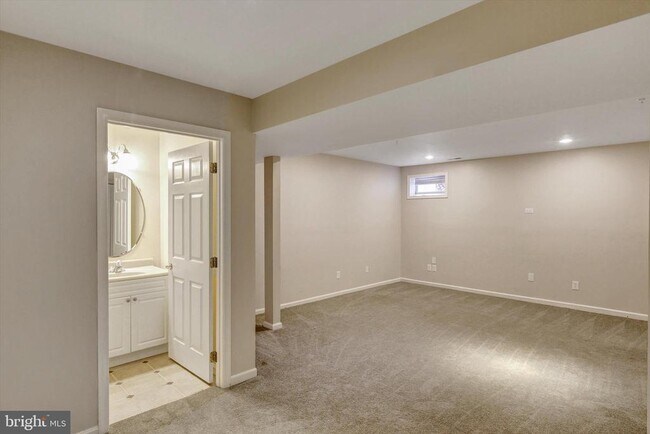 Building Photo - 195 Langdon Farm Cir