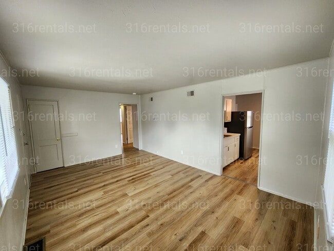 Building Photo - $975 - 3 bed 1 bath - Single Family Home