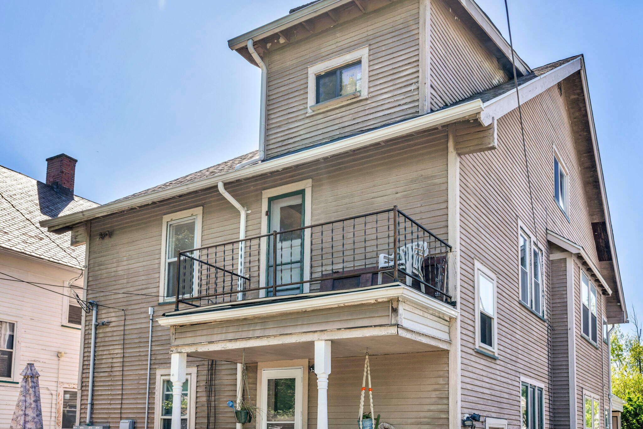 Building Photo - 1331 W 102nd St
